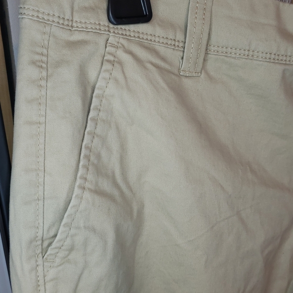 NWT old navy capris size 8 tan - Picture 4 of 6
